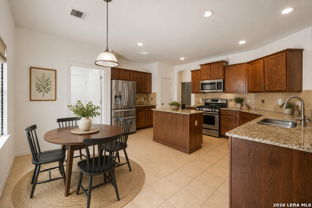 23014 Airedale Ln Property Photo 6