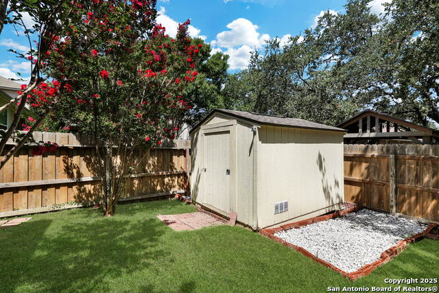 9815 Lockberry Ln Property Photo 30