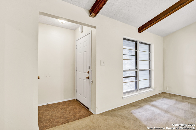 302 Gateway St Property Photo 4