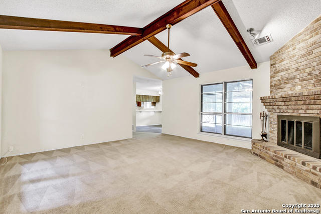 302 Gateway St Property Photo 5