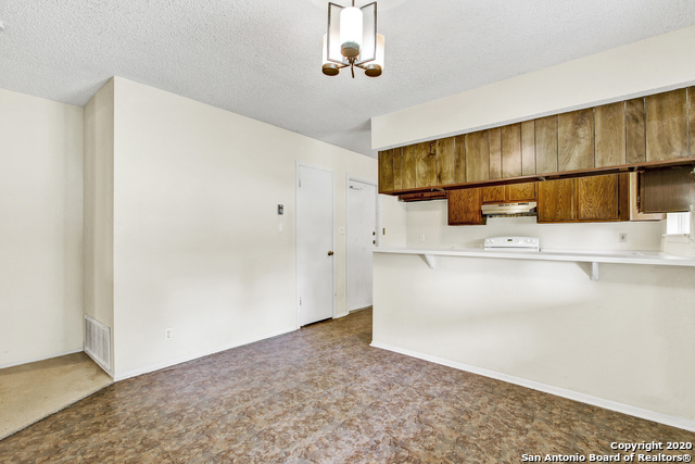 302 Gateway St Property Photo 8