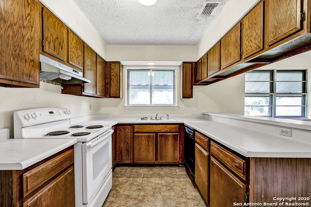 302 Gateway St Property Photo 9