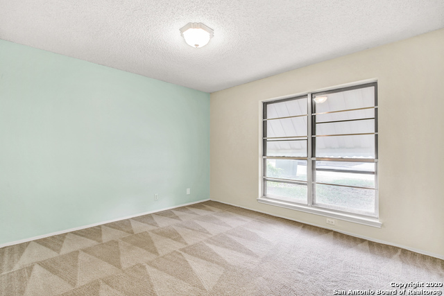 302 Gateway St Property Photo 15