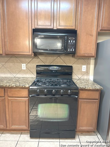8914 Imperial Cross Property Photo 12