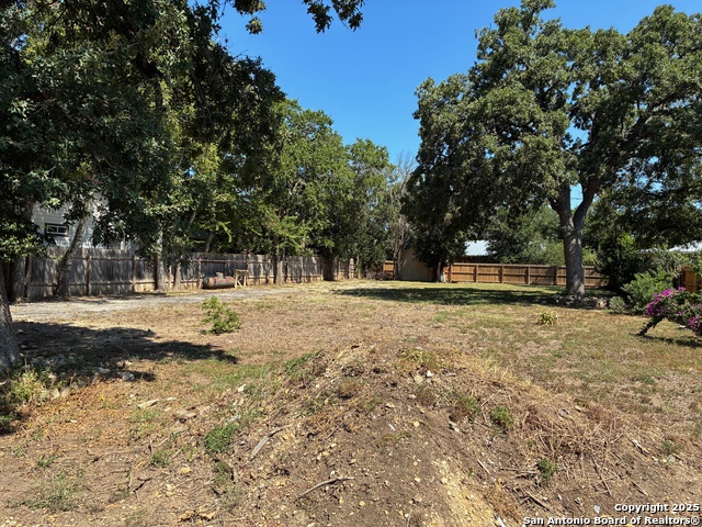 314 E.bandera Property Photo 6