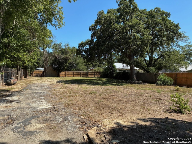 314 E.bandera Property Photo 7