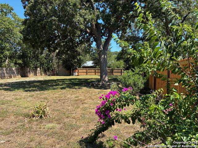 314 E.bandera Property Photo 9