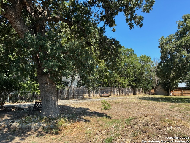 314 E.bandera Property Photo 10