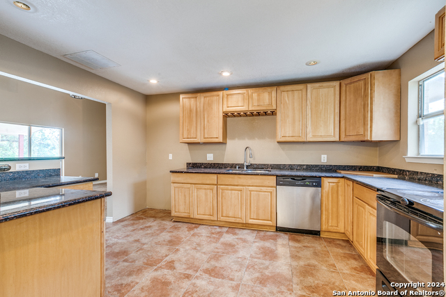 8503 Ridge Stone St Property Photo 7