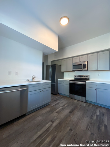 802 Montana St Property Photo 2