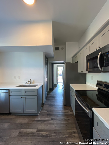 802 Montana St Property Photo 3