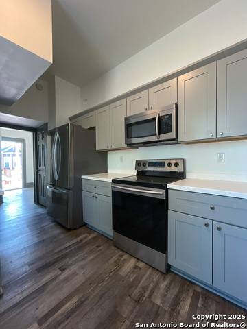 802 Montana St Property Photo 5