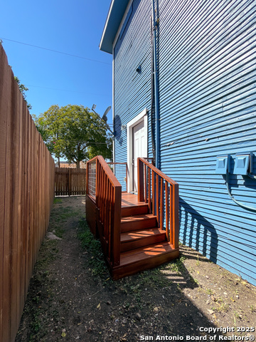 802 Montana St Property Photo 15