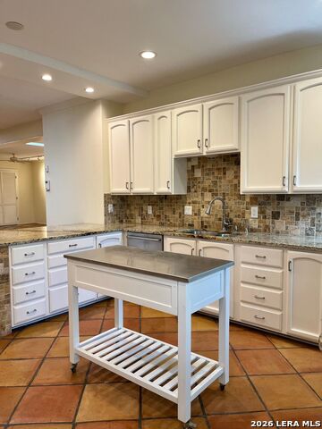 7707 Broadway Property Photo 7