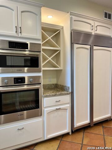 7707 Broadway Property Photo 8