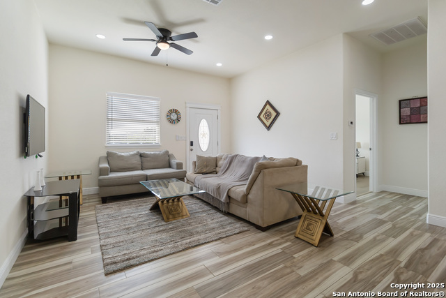 567 Hummingbird Property Photo 3