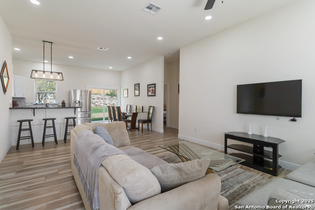 567 Hummingbird Property Photo 6