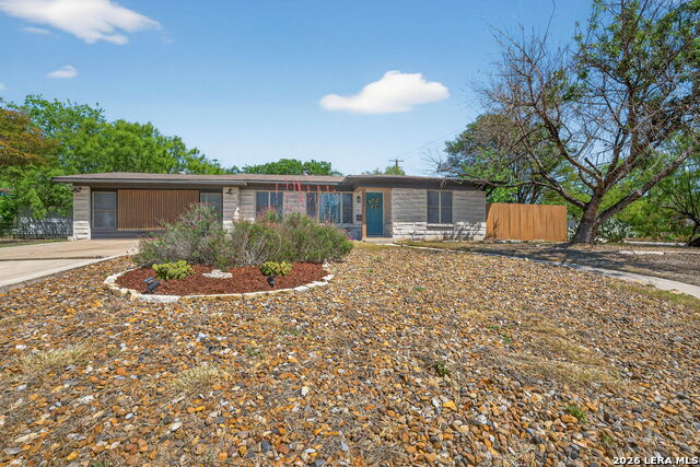 225 Harriett Dr Property Photo 1
