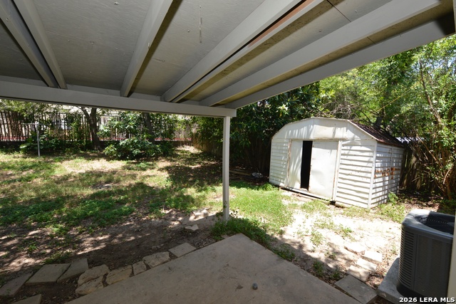 7217 Leading Oaks Property Photo 14