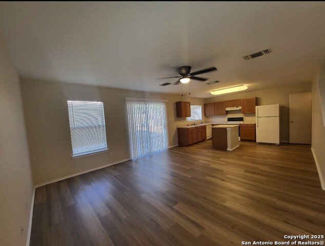 754 Pinafore St Property Photo 4
