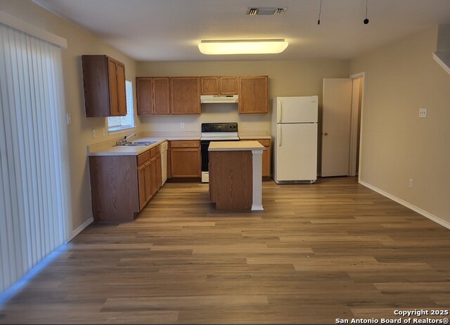 754 Pinafore St Property Photo 7