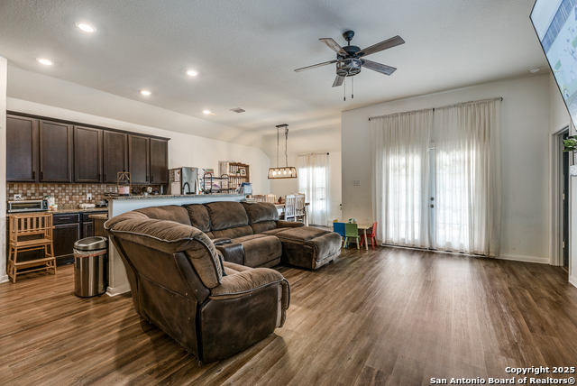 6122 Underwood Way Property Photo 5