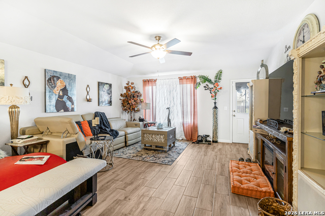 10663 Penelope Way Property Photo 4