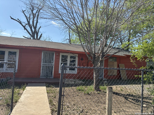 927 Crittendon St Property Photo 1