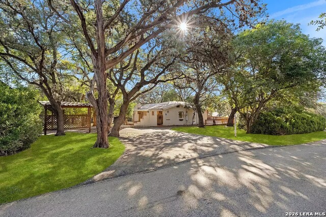 25327 Triangle Loop Property Photo 3