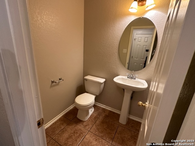 2111 Red Rock Xing Property Photo 7