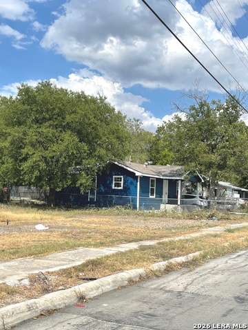 811 Vickers Property Photo 3