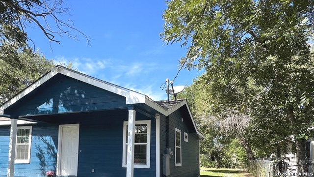 811 Vickers Property Photo 5