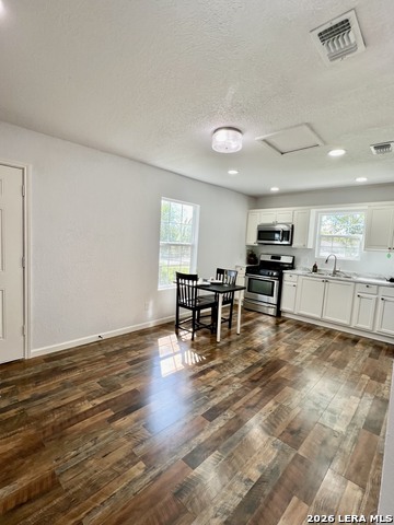 811 Vickers Property Photo 7
