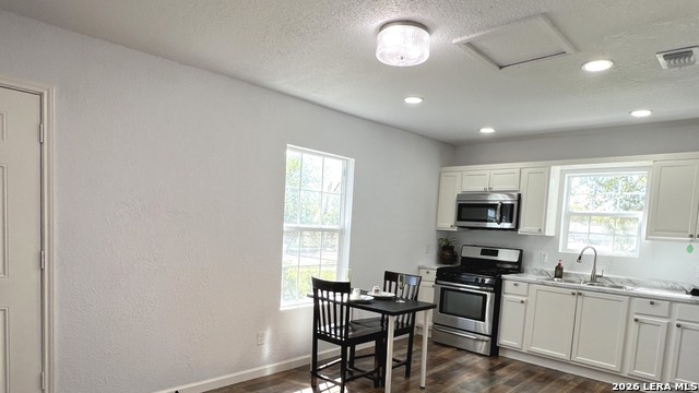 811 Vickers Property Photo 10