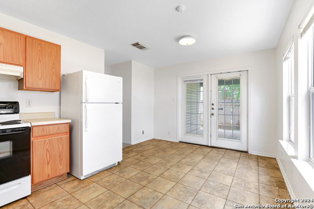 10106 Amber Flora Dr Property Photo 6