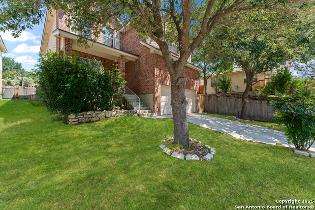 807 Midway Crst Property Photo 2