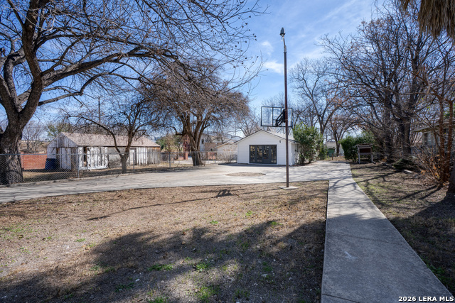 608 E Mulberry Property Photo 32