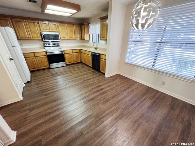 304 Thetford Property Photo 4
