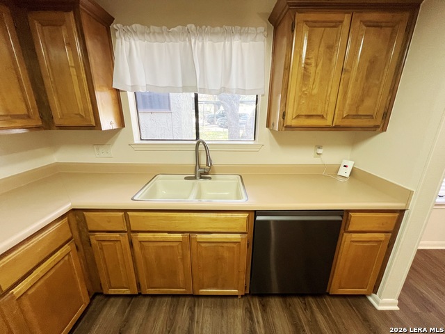304 Thetford Property Photo 7