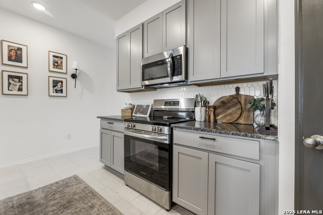 10919 Apple Dumpling Grv Property Photo 7