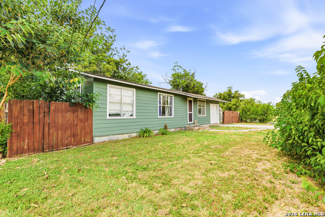 425 Riley Property Photo 3