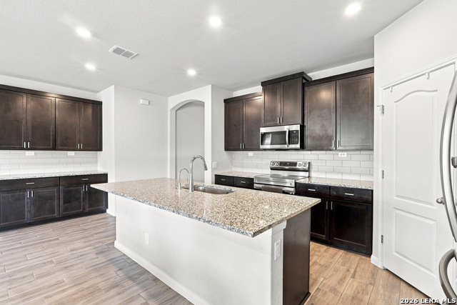 426 Axis Property Photo 10