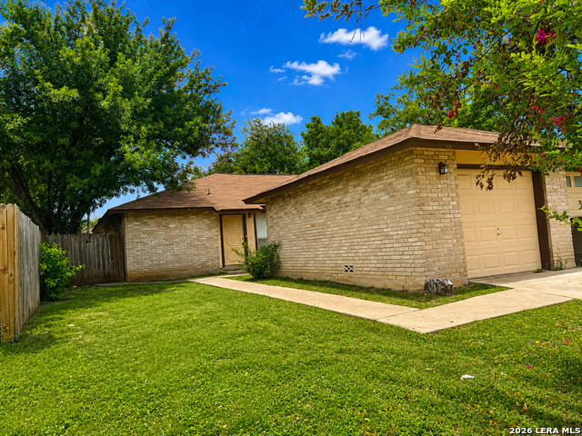 8873 Meadow Trace St Property Photo 2
