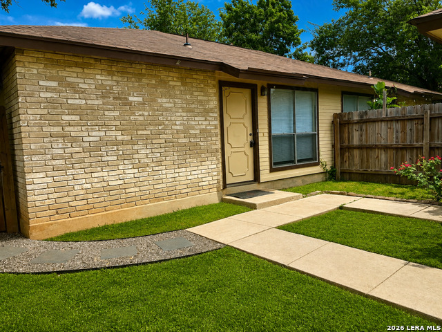8873 Meadow Trace St Property Photo 3