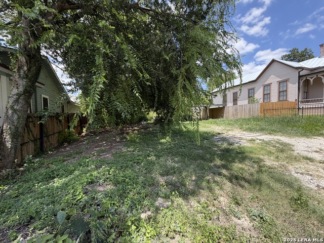 1133 E Crockett St Property Photo 4