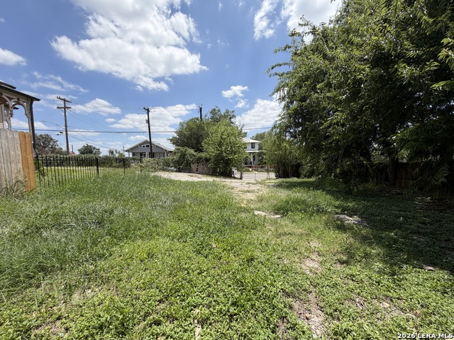 1133 E Crockett St Property Photo 6