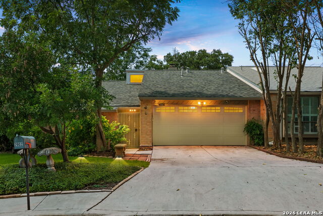 2902 Spring Bend Property Photo 1
