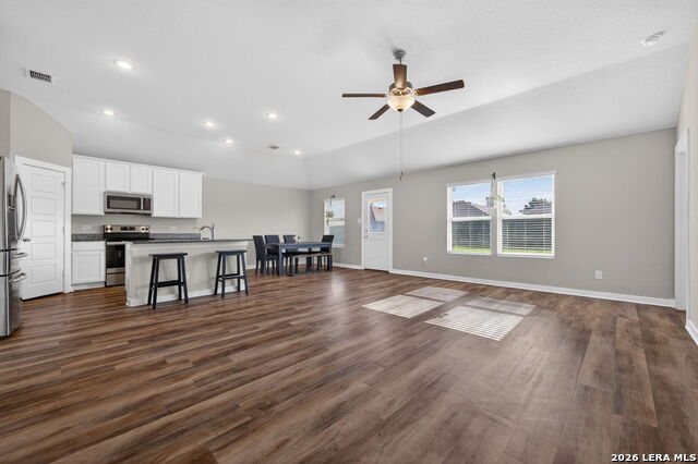 6907 Emerald Vly Property Photo 3
