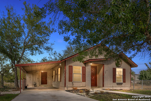412 W Coker Property Photo 1