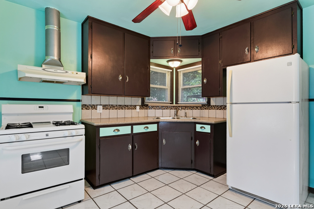 1322 W Malone Property Photo 9